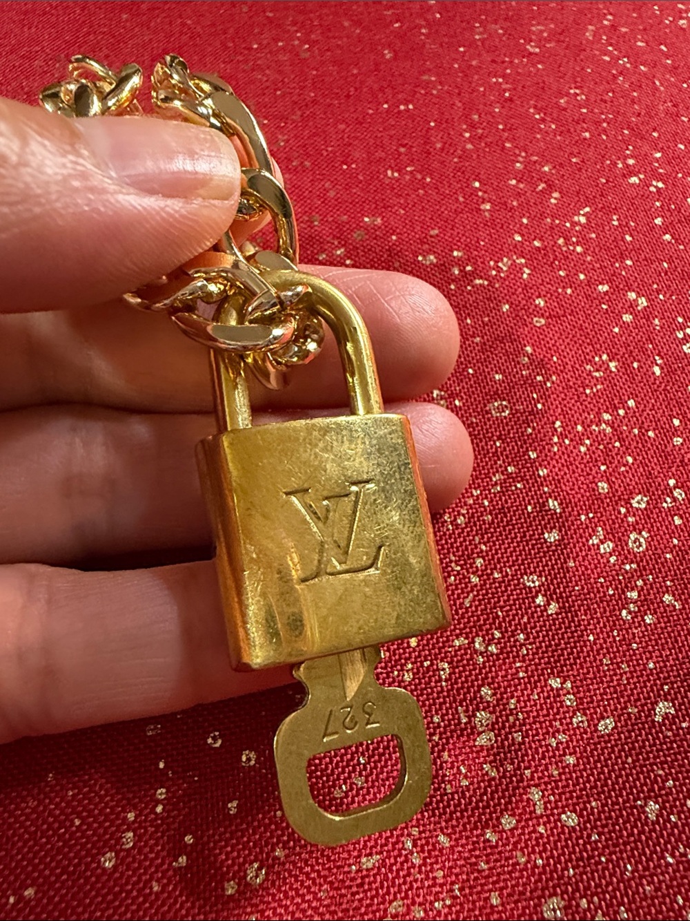 Louis Vuitton lock n key#327 with chain